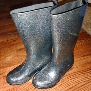 Girls boots size 2 brand new